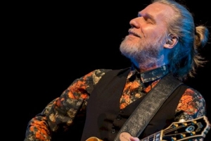 OPINIÃO PRODUTORA APRESENTA HUMBERTO GESSINGER – ACÚSTICO & POWER TRIO 
