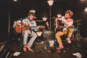 FILHO DE CÁSSIA ELLER, CHICO CHICO FAZ SHOW EM PORTO ALEGRE COM JOÃO MANTUANO