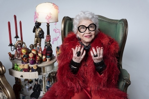 NATHALIA TIMBERG EM NOVO HAMBURGO COM O DOCUMENTÁRIO CÊNICO ATRAVÉS DA IRIS