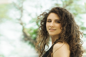 CANTORA GAÚCHA LAURA DALMÁS LANÇA CLIPE DE 