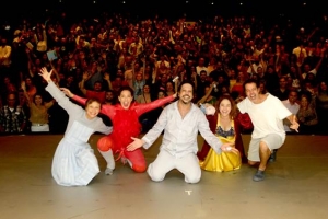 ESPETÁCULO “5 X COMÉDIA”, COM BRUNO MAZZEO, DEBORA LAMM, FABIULA NASCIMENTO, KATIUSCIA CANORO E LUCIO MAURO FILHO VOLTA A PORTO ALEGRE