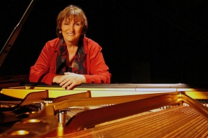A PIANISTA OLINDA ALLESSANDRINI LANÇA SEU MAIS RECENTE CD SOLO NO THEATRO SÃO PEDRO