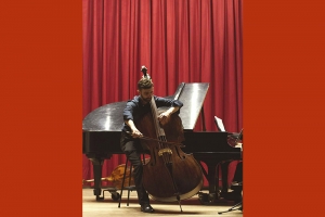 MÁRCIO BOLZAN PROMOVE RECITAL DE CONTRABAIXO ACÚSTICO NA BIBLIOTECA PÚBLICA 