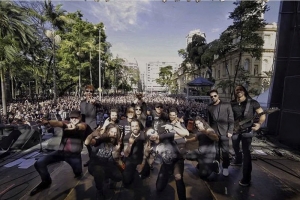 ANGRA FAZ SHOW ESPECIAL COM MEMBROS DO VIPER E SHAMAN E EMOCIONA OS FÃS 