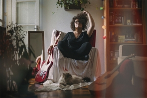 GABRIELA LERY LANÇA “COLEÇÃO”, SEU PRIMEIRO EP, NO TEATRO DE ARENA