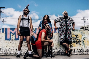 DONA IRACEMA APRESENTA SEU CAATINCORE DESAFIADOR NO PLURAL DISCO BALBÚRDIA 