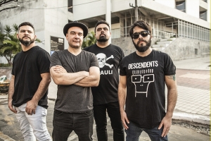 BACKDROP FALLS CONQUISTA OS FONES DE OUVIDO DE JOVENS AO REDOR DO MUNDO