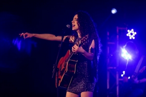 LAURA DALMÁS SE APRESENTA NESTE DOMINGO (6) NA FINAL DO FESTIVAL DE MÚSICA DE PORTO ALEGRE