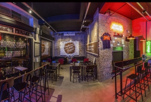 NA VIDA REAL BAR RECEBE ESPETÁCULO DE HUMOR NESTA TERÇA-FEIRA (08/10)