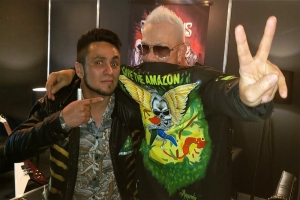 SCORPIONS: PAULO BARON DA TOP LINK MUSIC PRESENTEIA RUDOLF SCHENKER COM JAQUETA EXCLUSIVA
