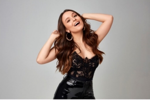 LARISSA MANOELA FAZ SHOW DA TURNÊ “ALÉM DO TEMPO