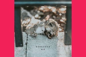 ODRADEK SE REINVENTA EM “NÓ”, FAIXA MAIS PESADA DA DISCOGRAFIA DO TRIO