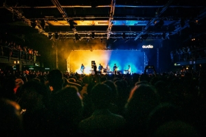 METRONOMY JÁ ESTÁ NO BRASIL E DESEMBARCA EM PORTO ALEGRE NESTA SEXTA-FEIRA