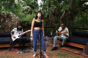 MARIÃ ANTECIPA EP COM SESSÃO AO VIVO DE “MEDITAÇÃO URBANA”