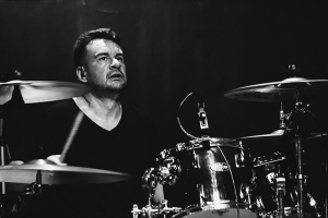 ROGER CAPONE, UM MARCO DO PUNK ROCK NACIONAL
