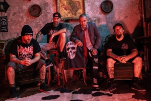 OITÃO CRITICA CORRUPÇÃO E POLITICAGEM EM CLIPE DE 'INSTINTO SUJO'