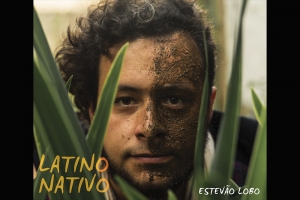 ESTEVÃO LOBO CAMINHA ENTRE AS RAÍZES COMUNS BRASILEIRAS E DO RESTO DO CONTINENTE EM “LATINO NATIVO”