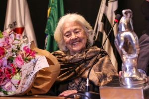 INSTITUTO LING PROMOVE AULA DE POESIA ON-LINE E GRATUITA EM HOMENAGEM À ESCRITORA ADÉLIA PRADO