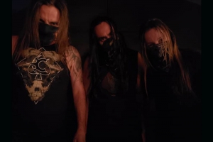CLAUSTROFOBIA: DISPONIBILIZA NOVO VÍDEO EM MODO QUARANTINE SESSIONS, ASSISTA WAR STOMP