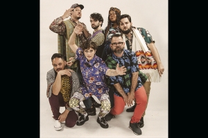 CARAMELOWS LANÇA CLIPE QUE REGISTRA TOUR MUNDIAL