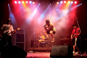 A DISCOGRAFIA DA BANDA DE SKATE PUNK ALAGOANA MORRA TENTANDO CHEGA AOS STREAMINGS