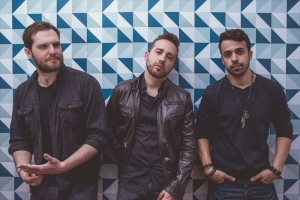 OCEANIA QUESTIONA OS DETENTORES DA VERDADE NO LYRIC VIDEO “MOUTH OF GOD”