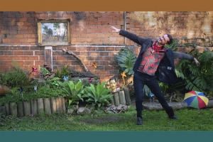 LEO FRESSATO FAZ SEU CARNAVAL SOLITÁRIO NA SOLAR E OTIMISTA “VÊNUS COM JASMIM”