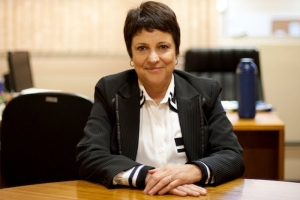 JANE TUTIKIAN MINISTRA AULA GRATUITA DE LITERATURA NO DIA 14 DE OUTUBRO HOMENAGEANDO AS POETAS AFRICANAS