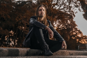 MARCO D’LACERDA LANÇA EP IMPREVISÍVEL APOSTANDO NO ROCK NACIONAL