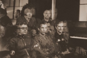 OPINIÃO 35 ANOS APRESENTA O GRUPO 