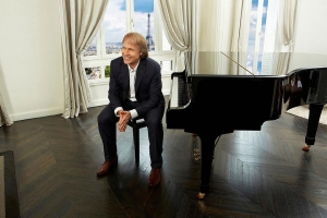RICHARD CLAYDERMAN VOLTA A PORTO ALEGRE NESTE SÁBADO COMEMORANDO 40 ANOS DE CARREIRA