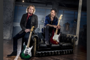 ADRIAN SMITH (IRON MAIDEN) ANUNCIA NOVA COLABORAÇÃO COM RICHIE KOTZEN