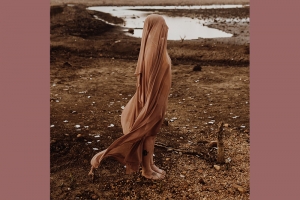 BRUNE REFLETE CRISE AMBIENTAL BRASILEIRA NO SINGLE E CLIPE 