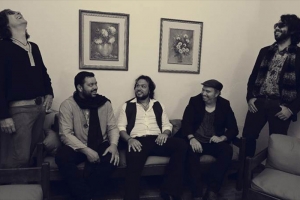 STONE AGE A.D.: ASSISTA O VÍDEO ACÚSTICO CRIADO PARA A FAIXA 