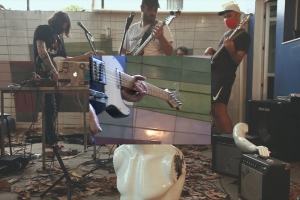 GODOFREDO INTERPRETA INTENSA CANÇÃO “DOPAMINA” EM CLIPE