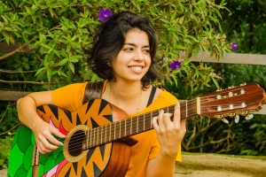 LUIZA BREVES CANTA A PASSAGEM DO TEMPO E AS FASES DE UM AMOR NO CLIPE “VOCÊ NÃO SABE”