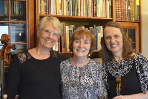 O TRIO ELAS POR ELAS TRAZ PARA O PALCO UM RECITAL PRODUZIDO POR MULHERES APRESENTANDO A OBRA DE MULHERES