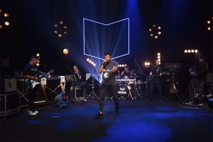 XAM&Atilde; TRAZ RELEITURAS IN&Eacute;DITAS DE SUCESSOS DO LEGI&Atilde;O URBANA NO TERCEIRO EPIS&Oacute;DIO DE &ldquo;VERS&Otilde;ES BY BALLANTINE&rsquo;S&rdquo;