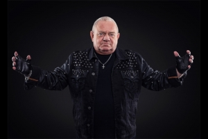 UDO DIRKSCHNEIDER & THE OLD GANG LAN&Ccedil;A CLIPE E SINGLE "WHERE ANGELS FLY"