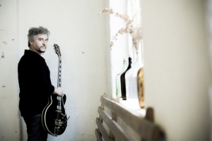 &Eacute;RICO MOURA LAN&Ccedil;A SINGLE E CLIPE DE EU SENDO EU, FAIXA DE ABERTURA DO SEU PR&Oacute;XIMO CD AUTORAL