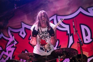 EXODUS: TOM HUNTING REVELA POSSUIR CARCINOMA ESCAMOSO NO EST&Ocirc;MAGO