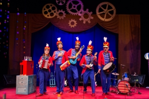 A ORQUESTRA DE BRINQUEDOS LANÇA SEU PRIMEIRO DVD NO THEATRO SÃO PEDRO