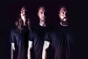 OS SUECOS LEACH COMPARTILHAM NOVO LYRIC VIDEO "SERENADE (FOR THE BROKEN BRAVE)"