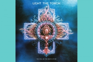 LIGHT THE TORCH LAN&Ccedil;A NOVO SINGLE E VIDEOCLIPE 'LET ME FALL APART'