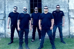DEATH CHAOS:  LAN&Ccedil;A OFICIALMENTE SEU NOVO &Aacute;LBUM DE EST&Uacute;DIO &ldquo;CONJURATION OF THE DEAD&rdquo; EM DUAS VERS&Otilde;ES F&Iacute;SICAS COM V&Aacute;RIOS BRINDES AOS F&Atilde;S