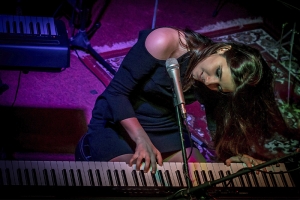 JAZZ E BLUES NESTE S&Aacute;BADO (17) NO FAROL SANTANDER,A PIANISTA MARI KERBER SE APRESENTA NO &Aacute;TRIO DO FAROL SANTANDER