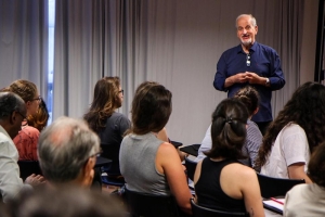 SERGIUS GONZAGA MINISTRA AULA VIRTUAL E GRATUITA SOBRE AUGUSTO DOS ANJOS