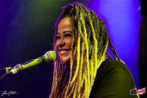 MARI JUNGES & TATI PORTELLA ESBANJANDO TALENTO NO PALCO DO AC&Uacute;STICO OPINI&Atilde;O