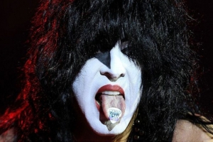 PAUL STANLEY, VOCALISTA DA BANDA KISS TESTA POSITIVO PARA COVID-19