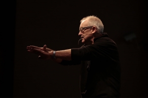 CHARLES WATSON FALA SOBRE ARTE, TECNOLOGIA E CRIATIVIDADE EM PALESTRA ONLINE E GRATUITA